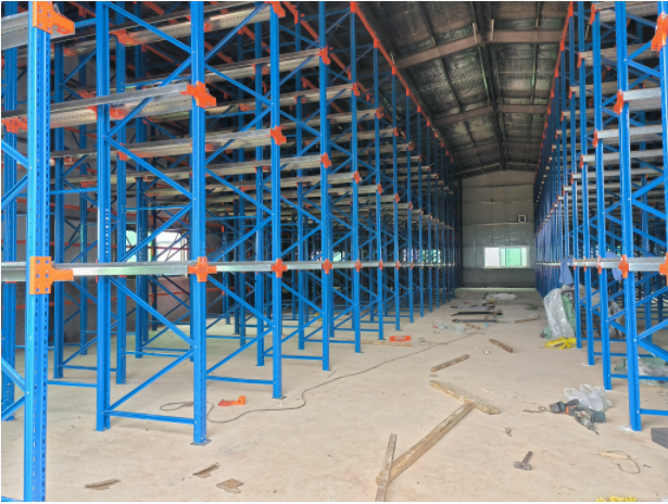  貫通式貨架要如何設(shè)計？-深圳貨架廠告